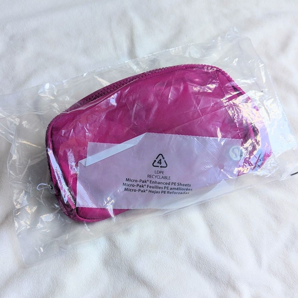 Lululemon Everywhere Belt Bag 1L Wild Berry New